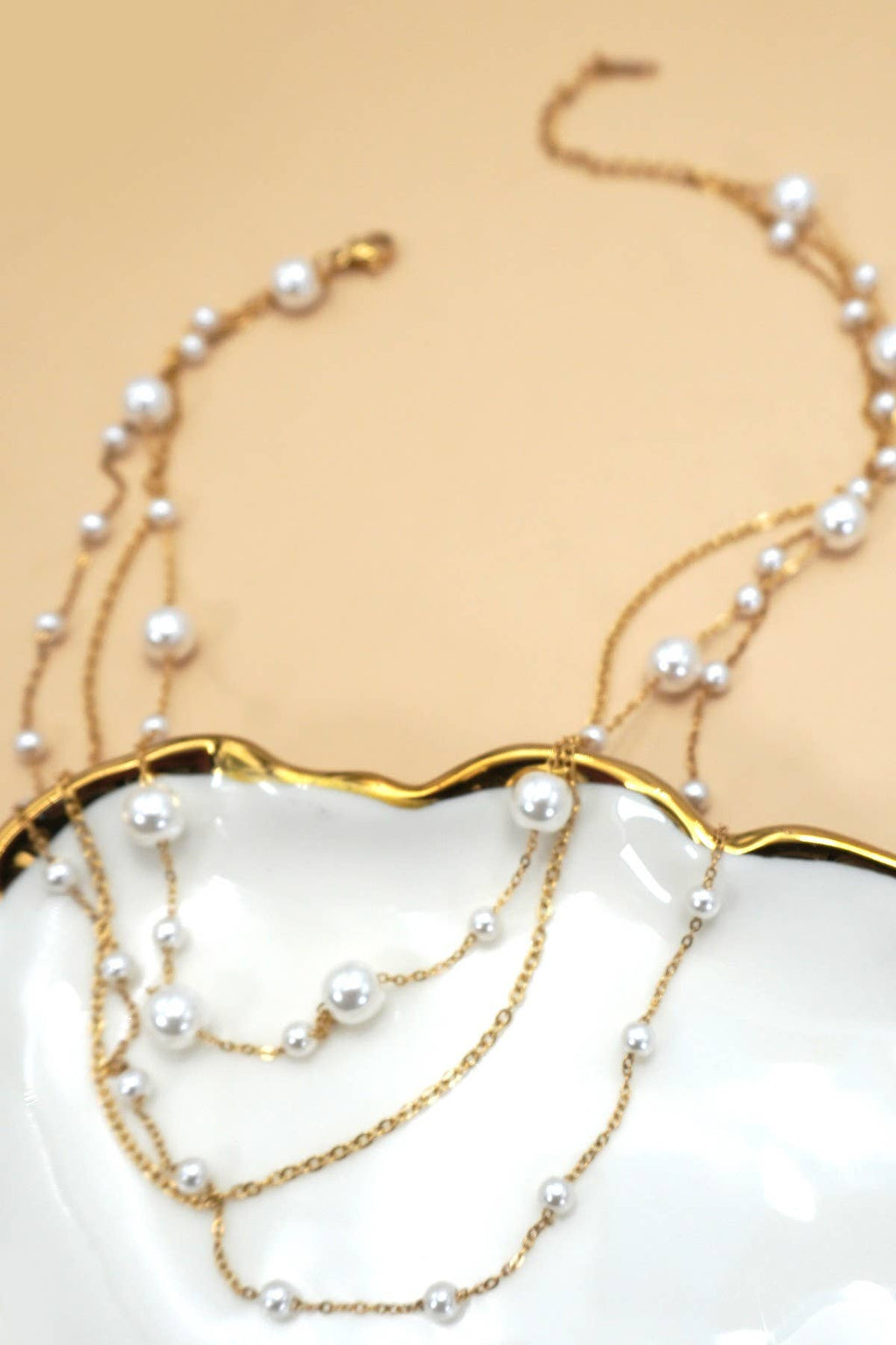 PEARL THREE LAYERED NECKLACE