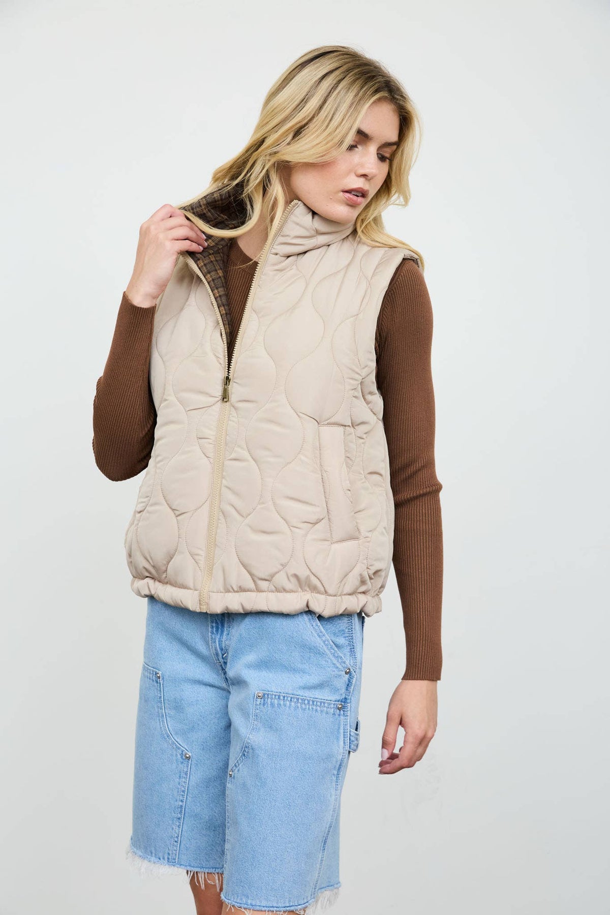 PLAID COLLAR QUILTED ZIP-UP VEST