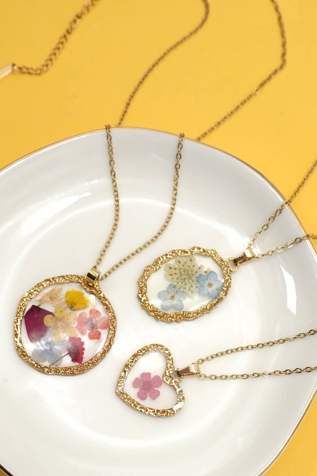 FLOWER NECKLACE
