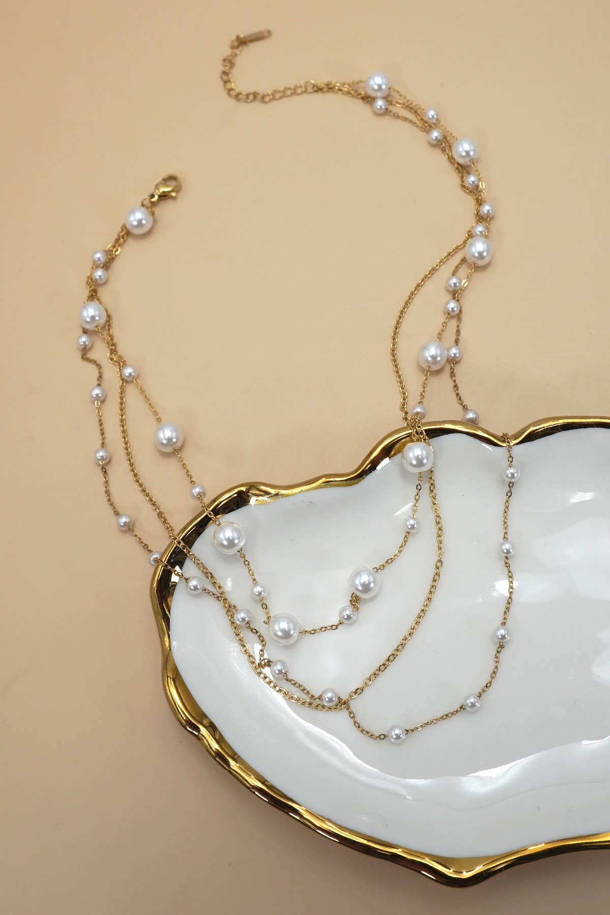 PEARL THREE LAYERED NECKLACE
